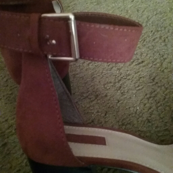 Open Toed Heels - Picture 3 of 4